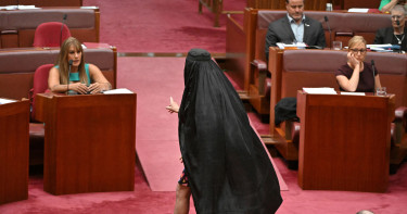 বোরকা পরে পার্লামেন্টে আসায় সমালোচিত সেই সিনেটর ৭ দিনের বরখাস্ত