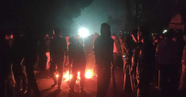 স্থানীয়দের সঙ্গে শিক্ষার্থীদের দফায় দফায় সংঘর্ষ, রণক্ষেত্র যবিপ্রবি