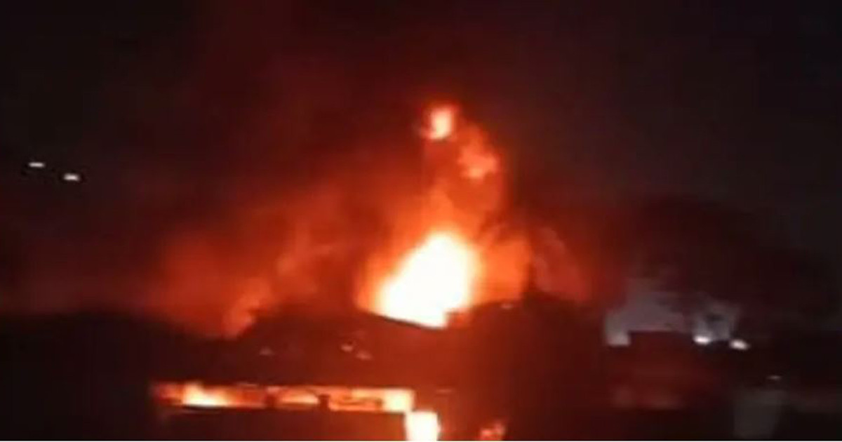 কালুরঘাটে গোডাউনে আগুন