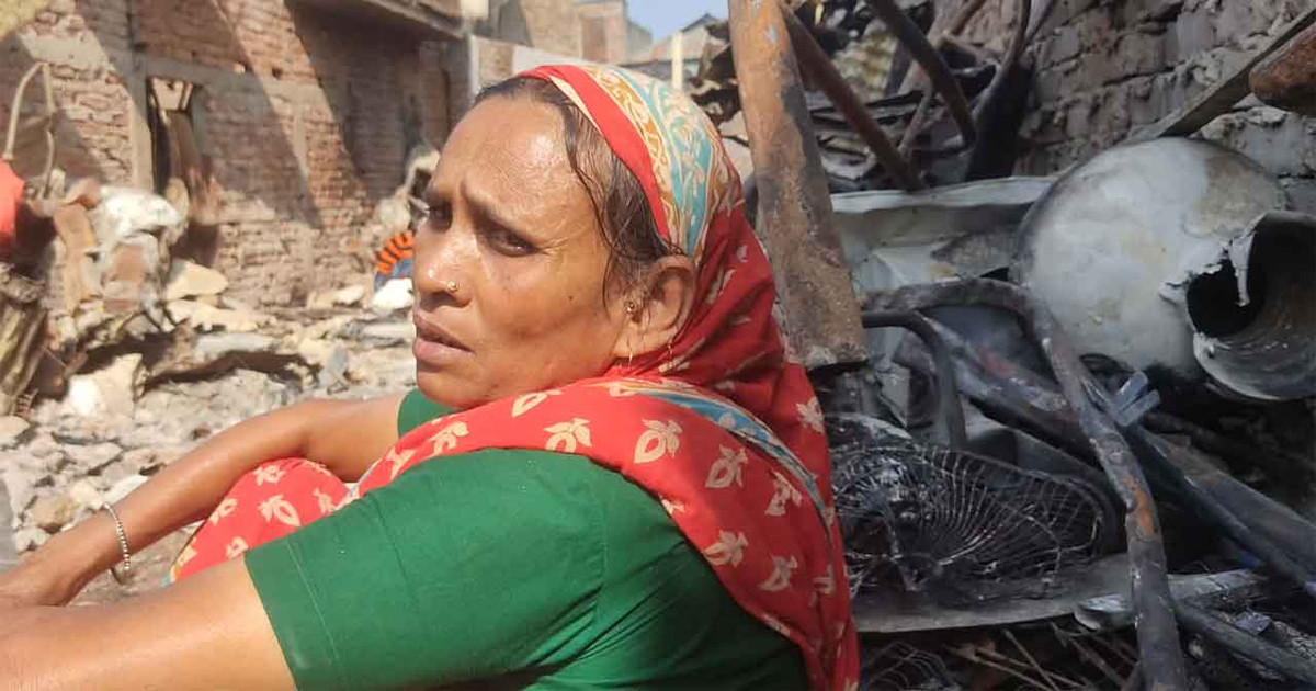 ‘গায়ের কাপড় ছাড়া আর কিছুই অবশিষ্ট নাই, সবকিছু পুড়ে ছাই’