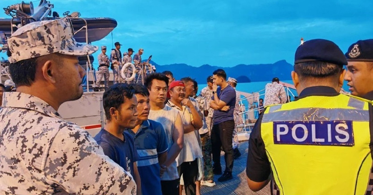 মালয়েশিয়ায় বাংলাদেশিসহ ১৯ আরোহী নিয়ে নৌকাডুবি, ১ জনের মৃত্যু