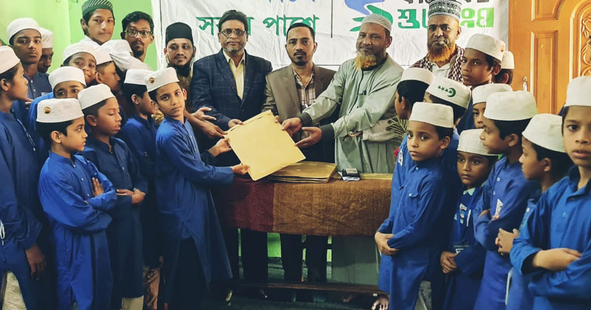 পটিয়ায় বসুন্ধরা শুভসংঘের উদ্যোগে শিক্ষার্থীদের মাঝে শিক্ষা সামগ্রী বিতরণ