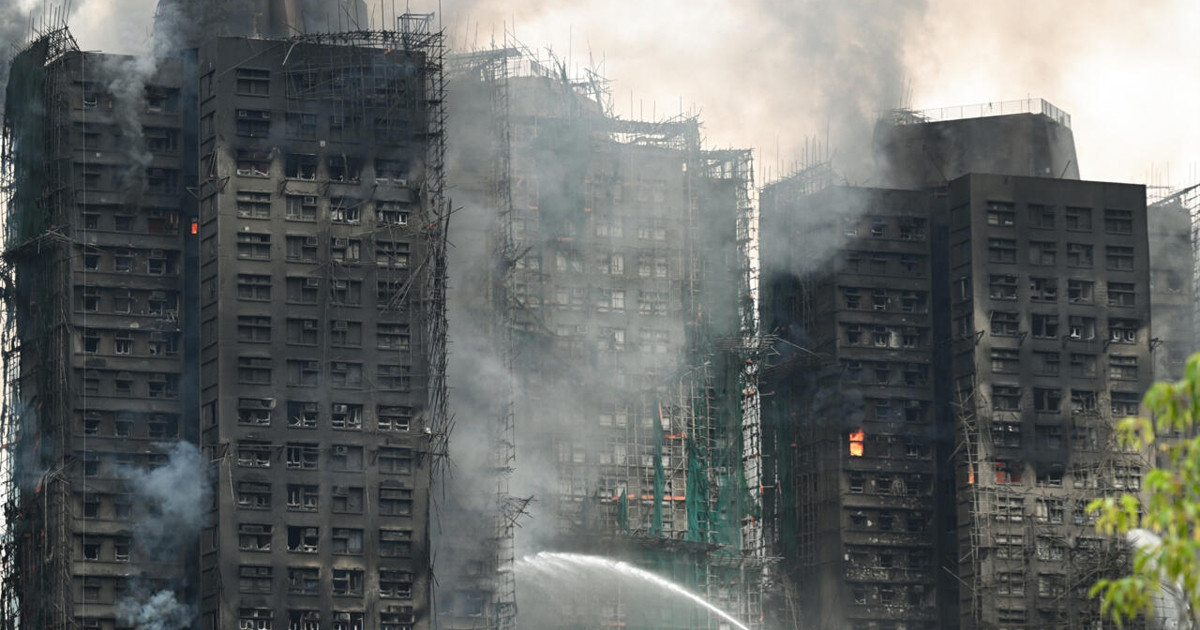 হংকংয়ে বহুতল ভবনে আগুনে নিহত বেড়ে ৫৫, নিখোঁজ ২৭৯ জন