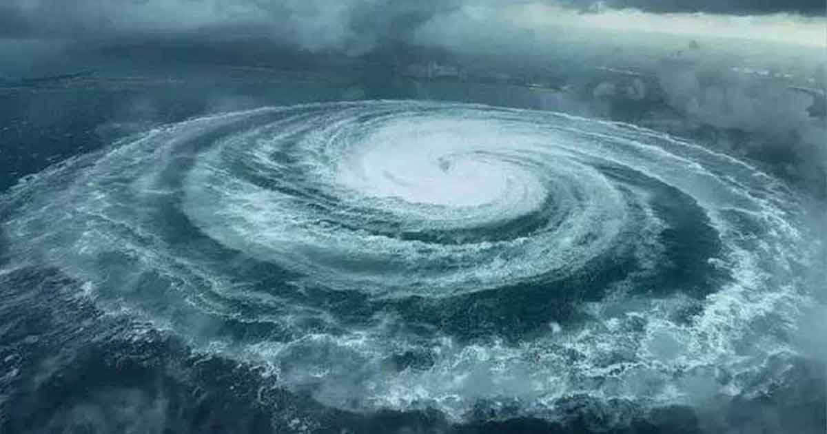 ধেয়ে আসছে ঘূর্ণিঝড়, চার সমুদ্রবন্দরে ১ নম্বর সতর্কসংকেত