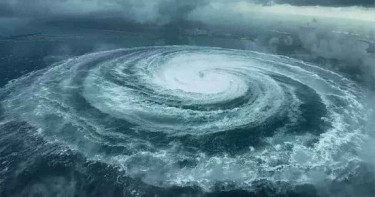 ধেয়ে আসছে ঘূর্ণিঝড়, চার সমুদ্রবন্দরে ১ নম্বর সতর্কসংকেত