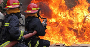 কারওয়ান বাজারে আগুন, নিয়ন্ত্রণে ৩ ইউনিট