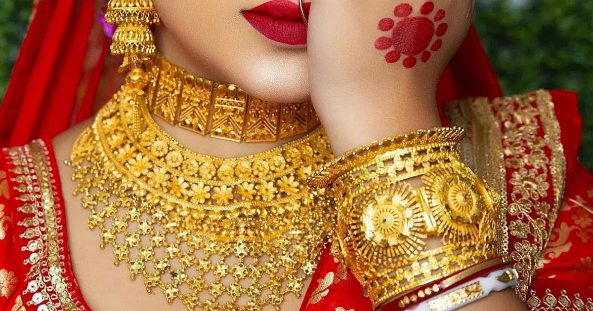 বিশ্ববাজারে স্বর্ণের দাম নিয়ে সুখবর, দেশে ভরি কত?