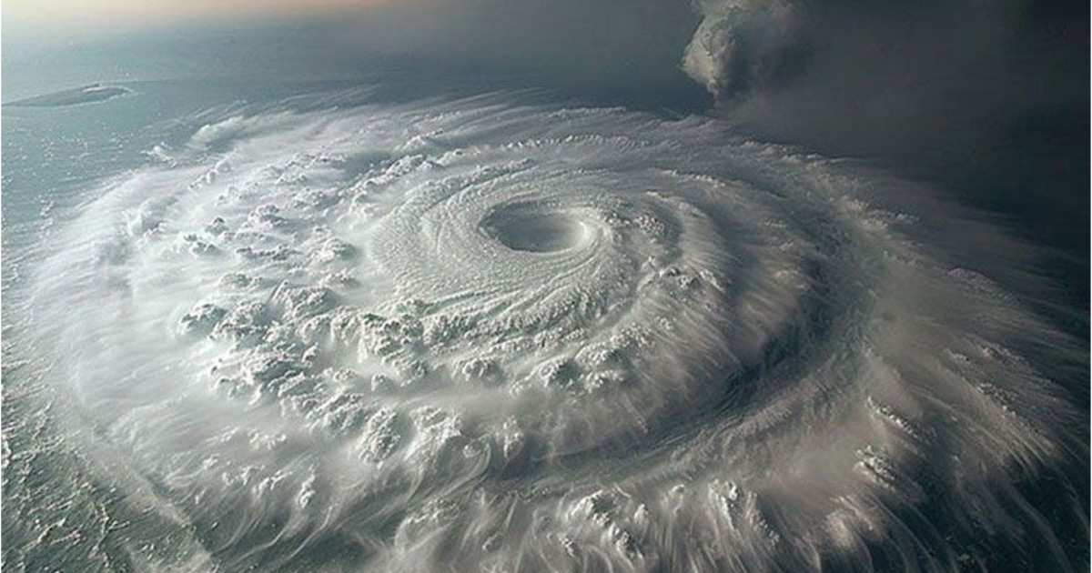 ঘূর্ণিঝড় ‘ডিটওয়াহর’ নিয়ে সর্বশেষ যা জানা গেল