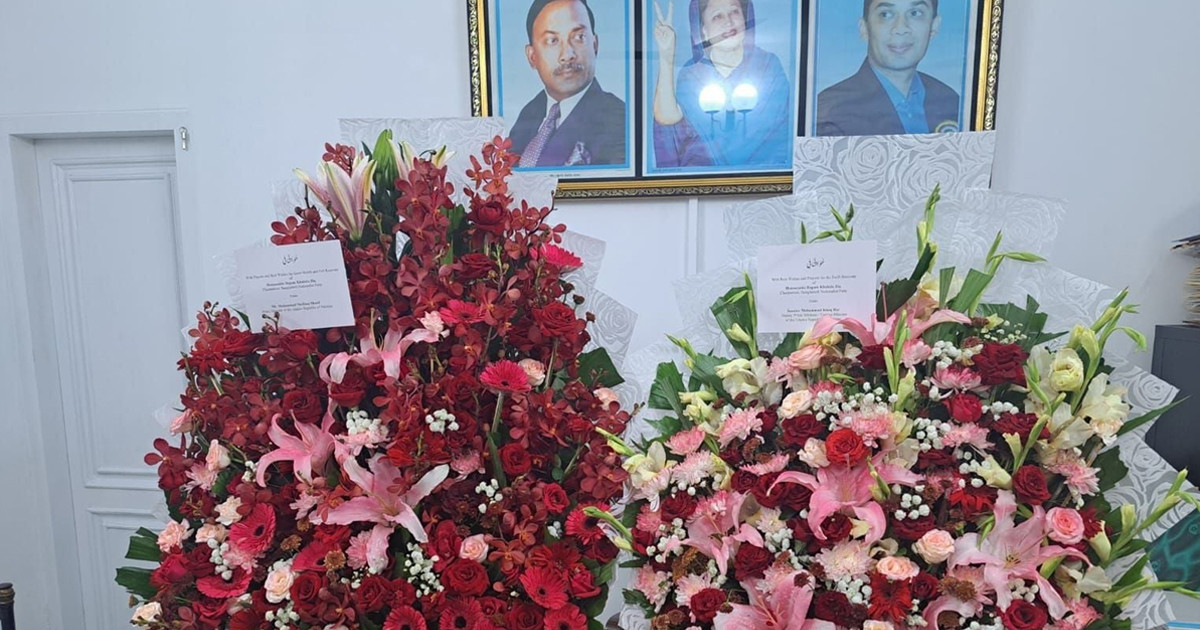 খালেদা জিয়ার সুস্থতা কামনায় ফুল পাঠিয়েছেন পাকিস্তানের প্রধানমন্ত্রী