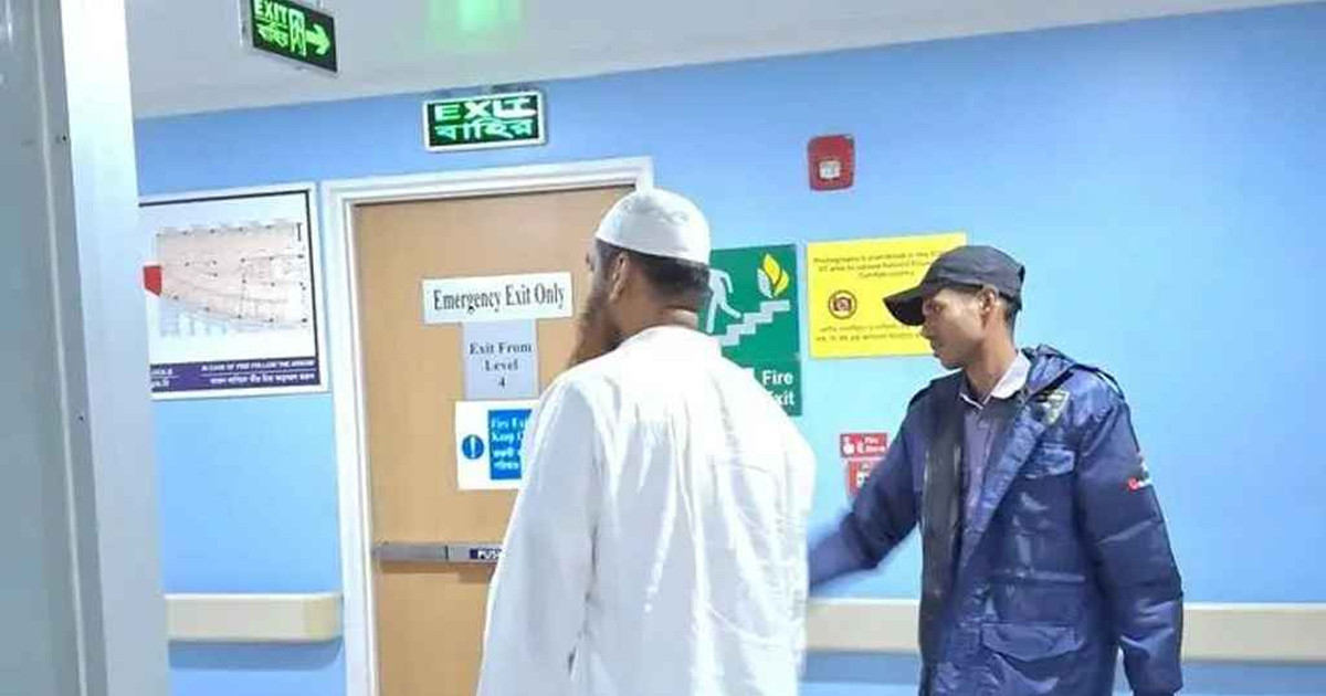 বেগম খালেদা জিয়ার স্বাস্থ্যের খোঁজ নিতে হাসপাতালে মাওলানা মামুনুল হক