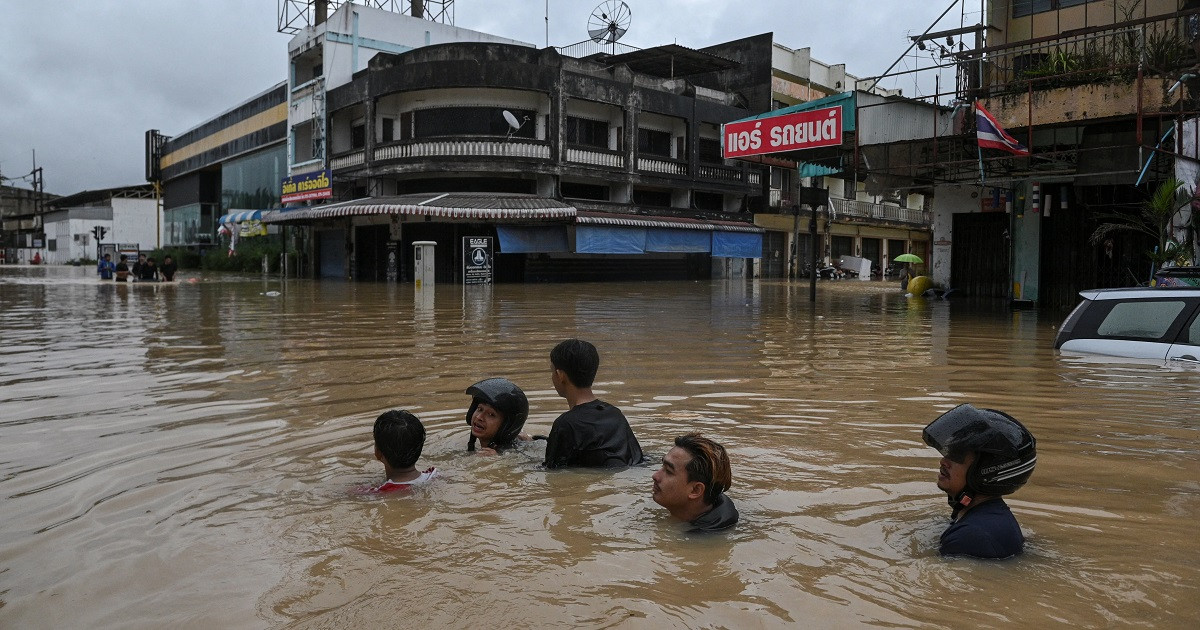 থাইল্যান্ডে বন্যায় নিহত বেড়ে ১৬২
