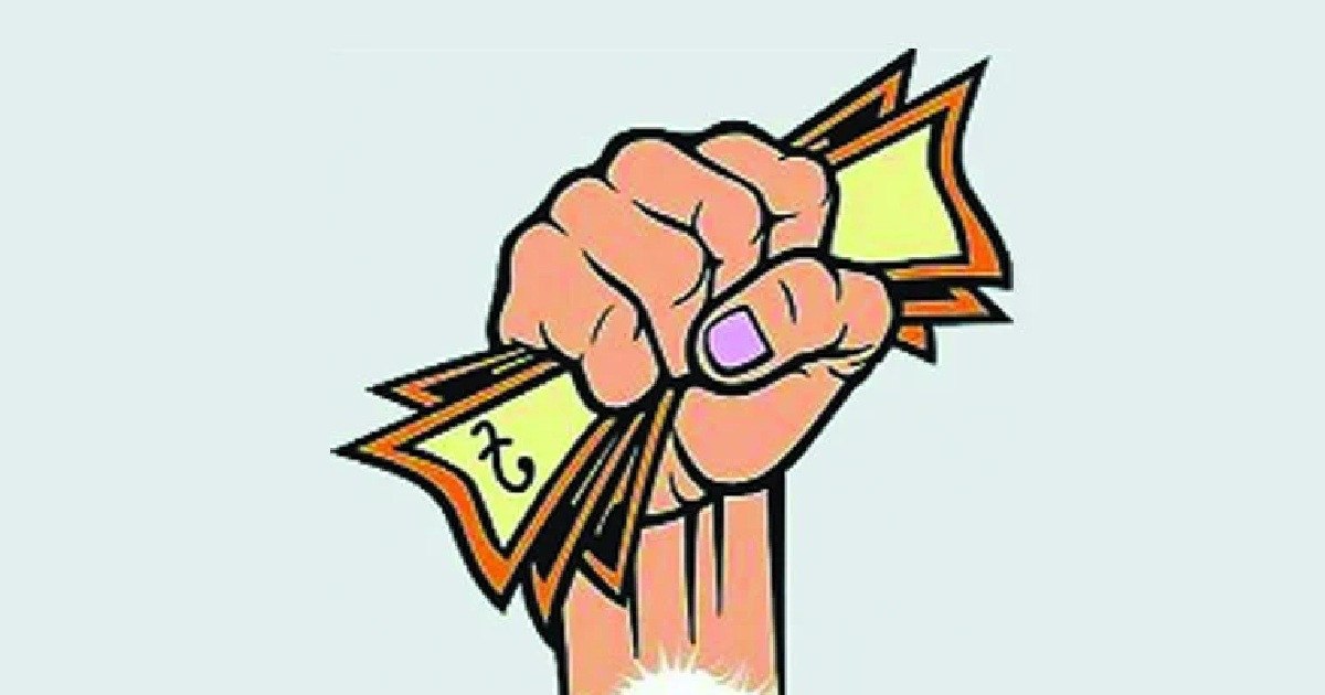 রাজনীতিতে বন্ধ হয়নি দুর্নীতি