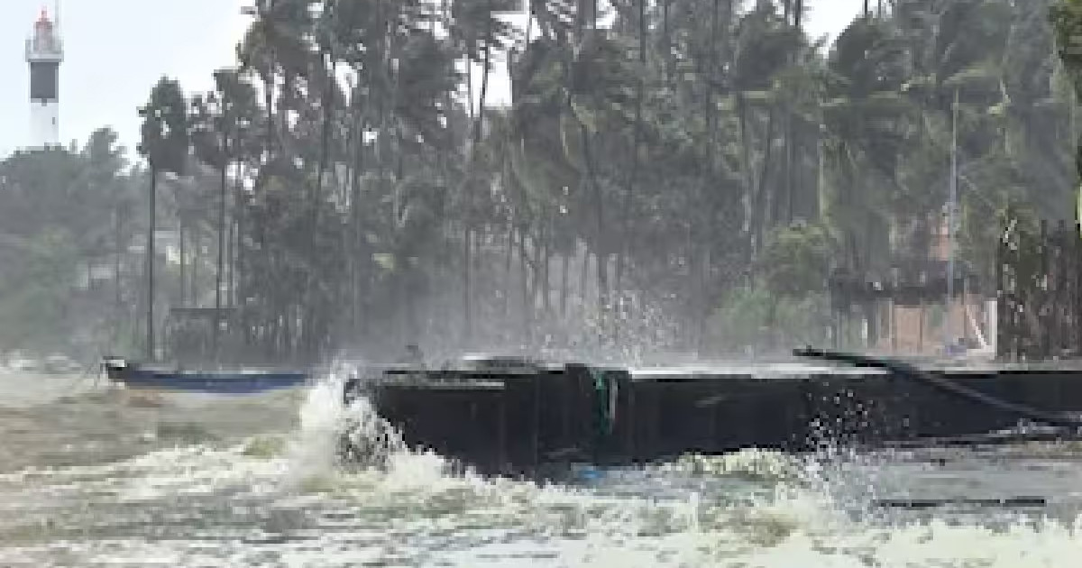 ভারতে তিন রাজ্যে রেড অ্যালার্ট জারি, বাতিল ৪৭টি ফ্লাইট