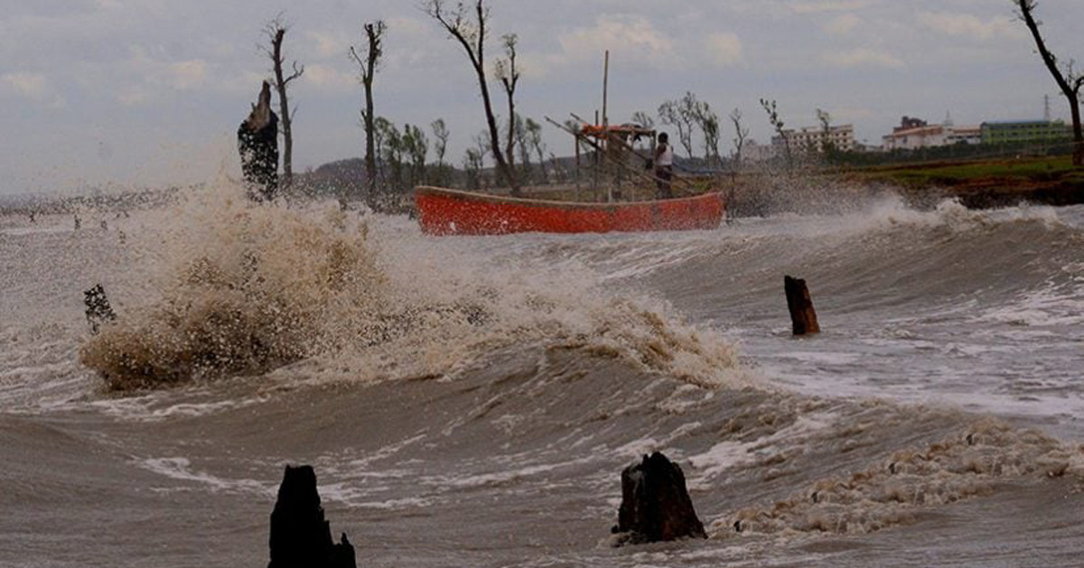 বিধ্বংসী ঘূর্ণিঝড় 'ডিটওয়াহ' এখন ভারত অভিমুখে: শ্রীলঙ্কায় ১৩২ মৃত্যু