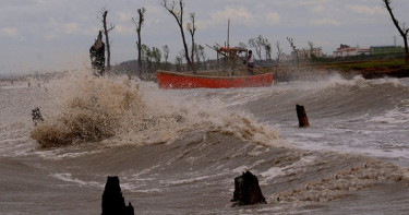 বিধ্বংসী ঘূর্ণিঝড় 'ডিটওয়াহ' এখন ভারত অভিমুখে: শ্রীলঙ্কায় ১৩২ মৃত্যু