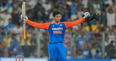 ৩২ বলে সেঞ্চুরি করে রেকর্ড বইয়ে অভিষেক