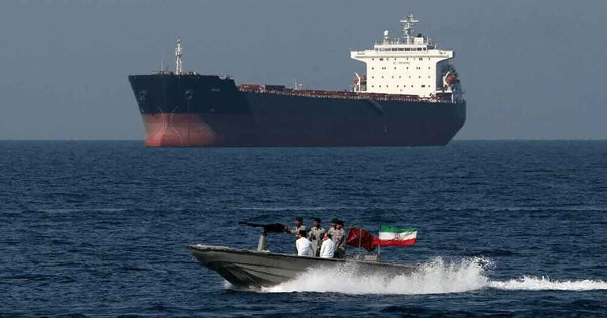 চোরাই জ্বালানি নিয়ে পালানোর সময় ভারতীয় ক্রুসহ জাহাজ আটক করলো ইরানী বাহিনী