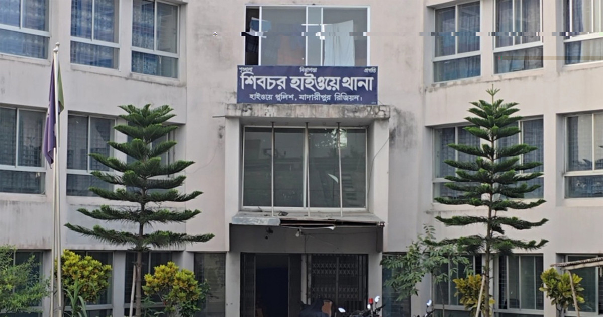 শিবচরে এক্সপ্রেসওয়েতে বাস-ট্রাক সংঘর্ষ, নিহত ৩