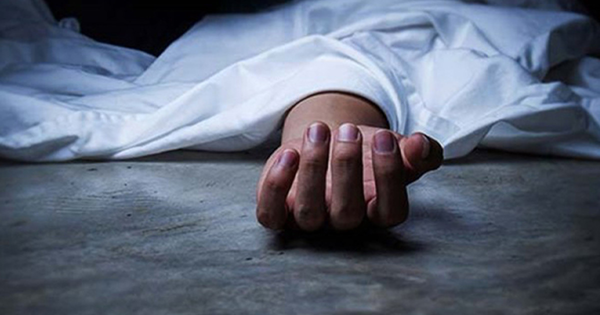 মধ্যরাতে রাস্তায় পড়ে ছিল যুবকের রক্তাক্ত মরদেহ