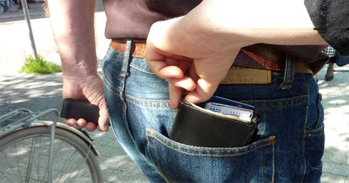 পকেটমারদের সহজ লক্ষ্য যারা, জানলে অবাক হবেন আপনিও