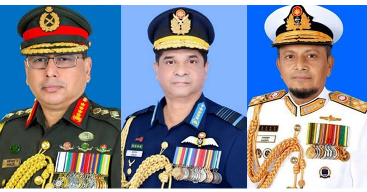 বেগম খালেদা জিয়াকে দেখতে এভারকেয়ারে তিন বাহিনীর প্রধান