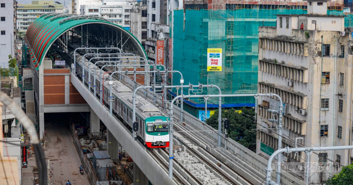 তারে কাপড়, বন্ধ ছিলো মেট্রোরেল