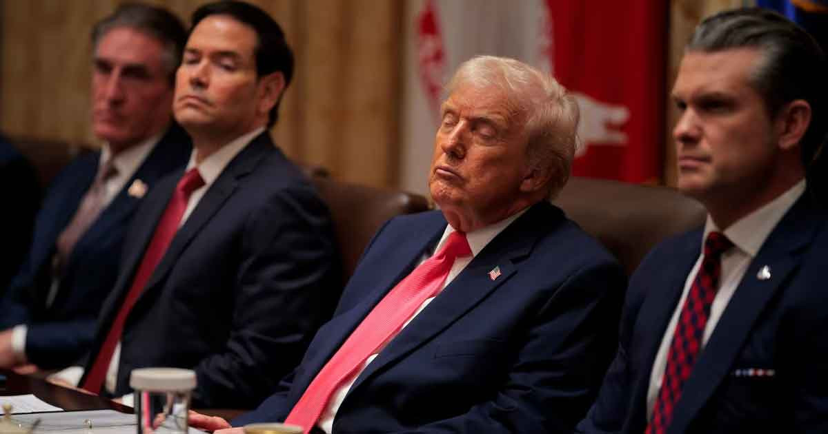 নিজেকে ‘আগের চেয়ে বেশি চনমনে’ বলেই ঘুমে ঢুলে পড়েন ট্রাম্প