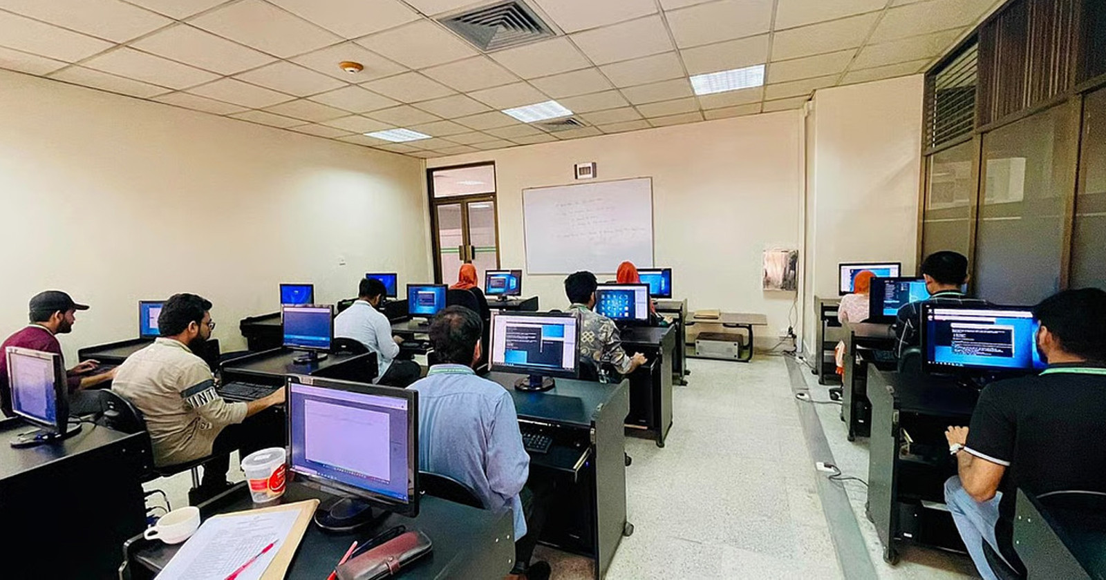 বিনামূল্যে ২ লাখ টাকার আইটি প্রশিক্ষণ, আছে চাকরির নিশ্চয়তা