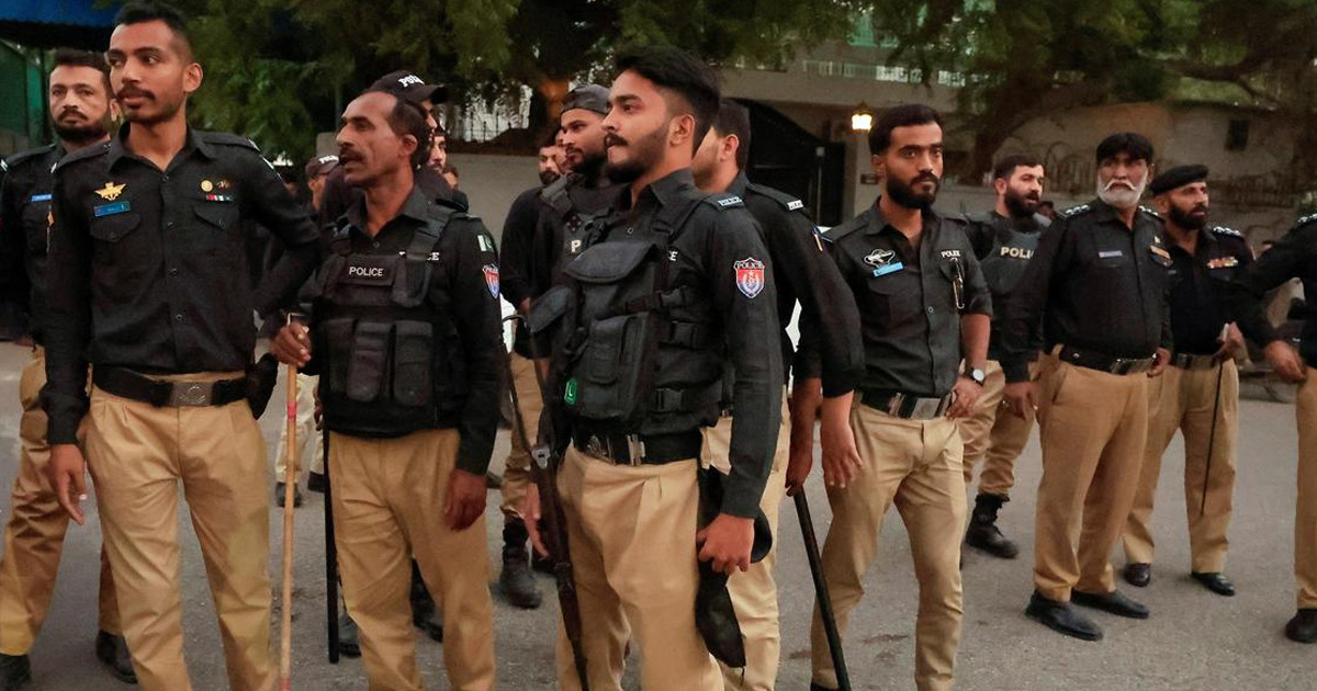 পাকিস্তানে পুলিশের গাড়িতে বোমা হামলা, এএসআইসহ  নিহত ৩