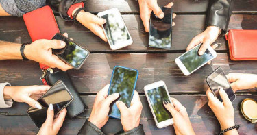 ট্যাক্স ছাড়াই প্রবাসীরা কয়টি মোবাইল আনতে পারবেন, স্পষ্ট করলো সরকার