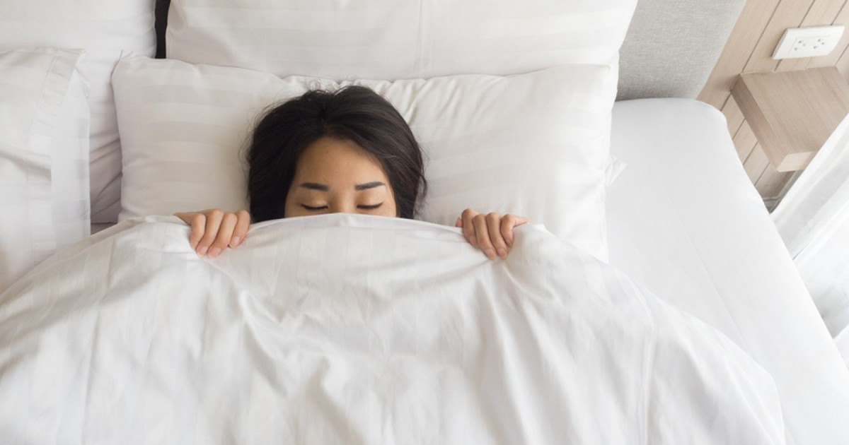 কম্বল মুড়ি দিয়ে ঘুমানো কি আরাম না বিপদ? বিশেষজ্ঞদের সতর্কবাণী