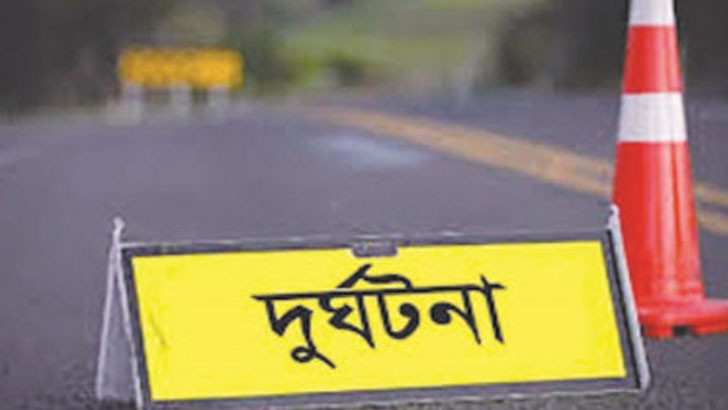 কুমিল্লায় খালে ট্রলি উল্টে ৩ নারী নিহত