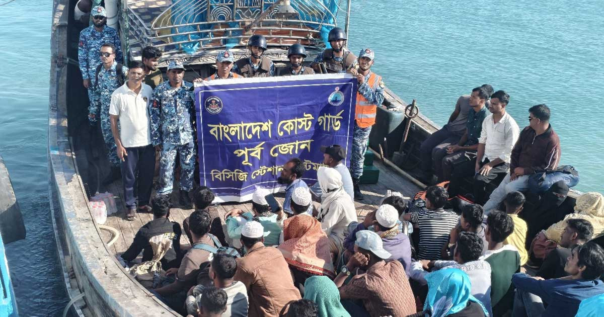 টেকনাফে যাত্রীবাহী বোটসহ ৪৫ যাত্রীকে উদ্ধার করলো কোস্ট গার্ড