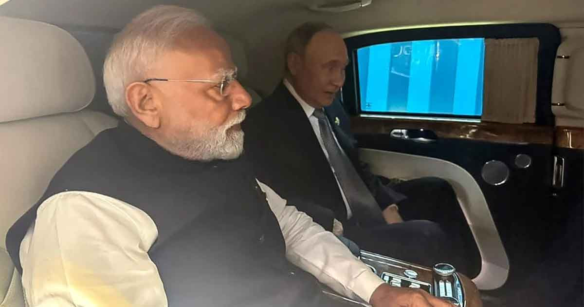 দিল্লিতে পা রাখলেন পুতিন, রাজকীয় অভ্যর্থনায় স্বাগত জানালেন মোদী