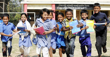 শিক্ষকদের দাবি-দাওয়ার কবলে কোমলমতি শিক্ষার্থীরা