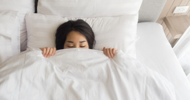 কম্বল মুড়ি দিয়ে ঘুমানো কি আরাম না বিপদ? বিশেষজ্ঞদের সতর্কবাণী