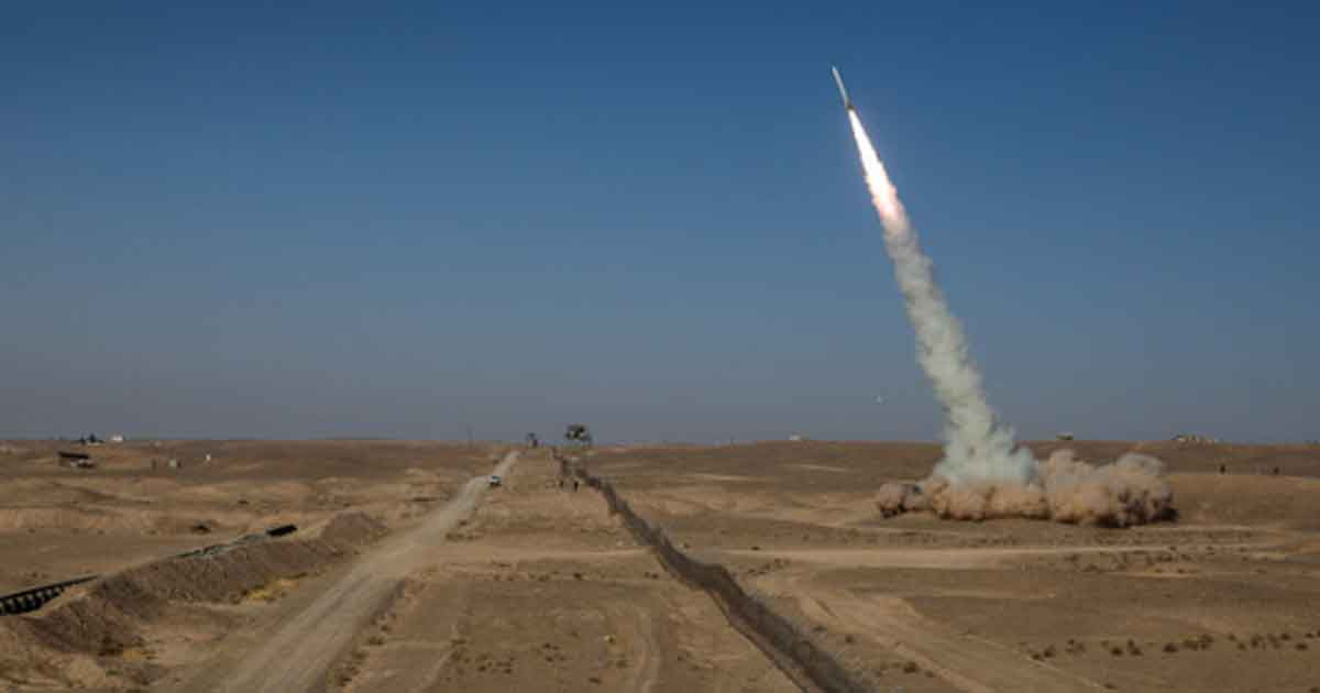 পারস্য উপসাগরে ক্ষেপণাস্ত্র ছুঁড়লো ইরান