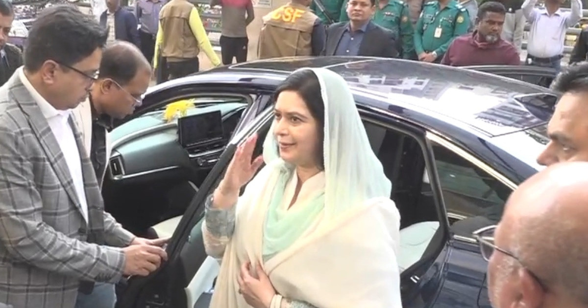 বেগম খালেদা জিয়াকে দেখতে আবারও এভারকেয়ারে ডা. জুবাইদা রহমান