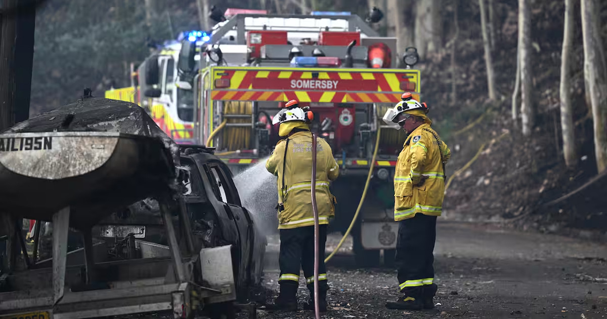 অস্ট্রেলিয়ায় দাবানলে পুড়ছে বসত-বাড়ি