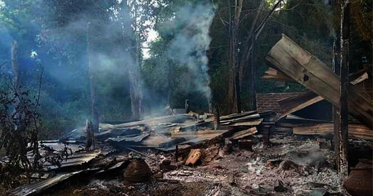 মিয়ানমারে চায়ের দোকানে বিমান হামলা, নিহত ১৮