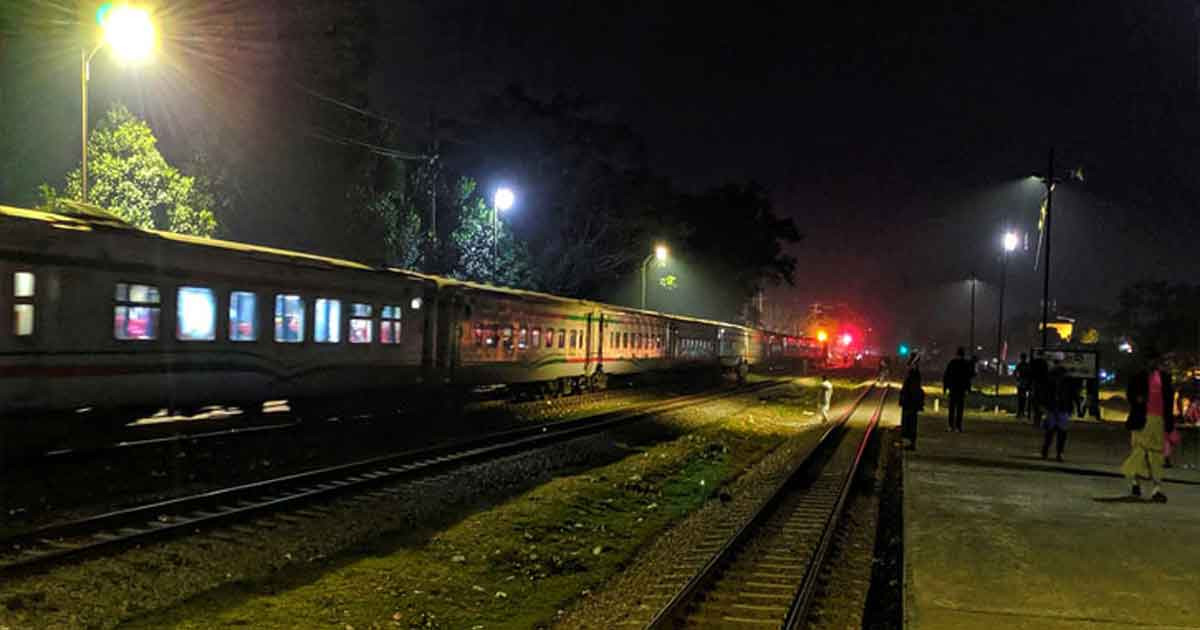 মধ্যরাতে ট্রেনের ধাক্কায় ঝরল বৃদ্ধের প্রাণ