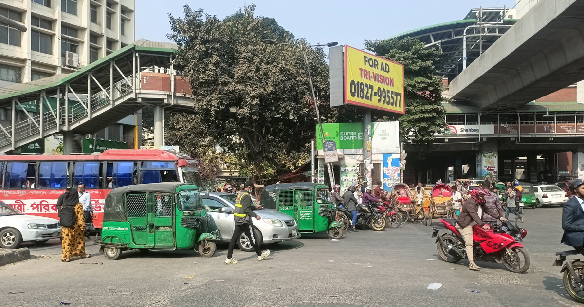 শাহবাগ থেকে সরে গেলেন শিক্ষার্থীরা, যান চলাচল স্বাভাবিক