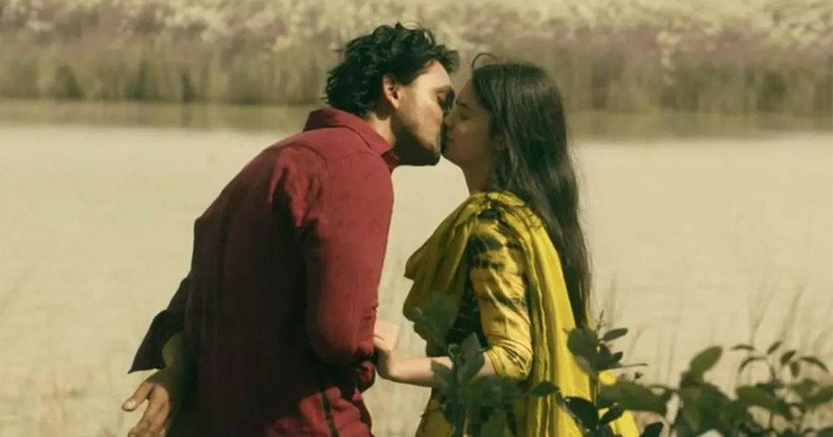 আরিফিন শুভকে চুমু, যা বললেন ঐশী