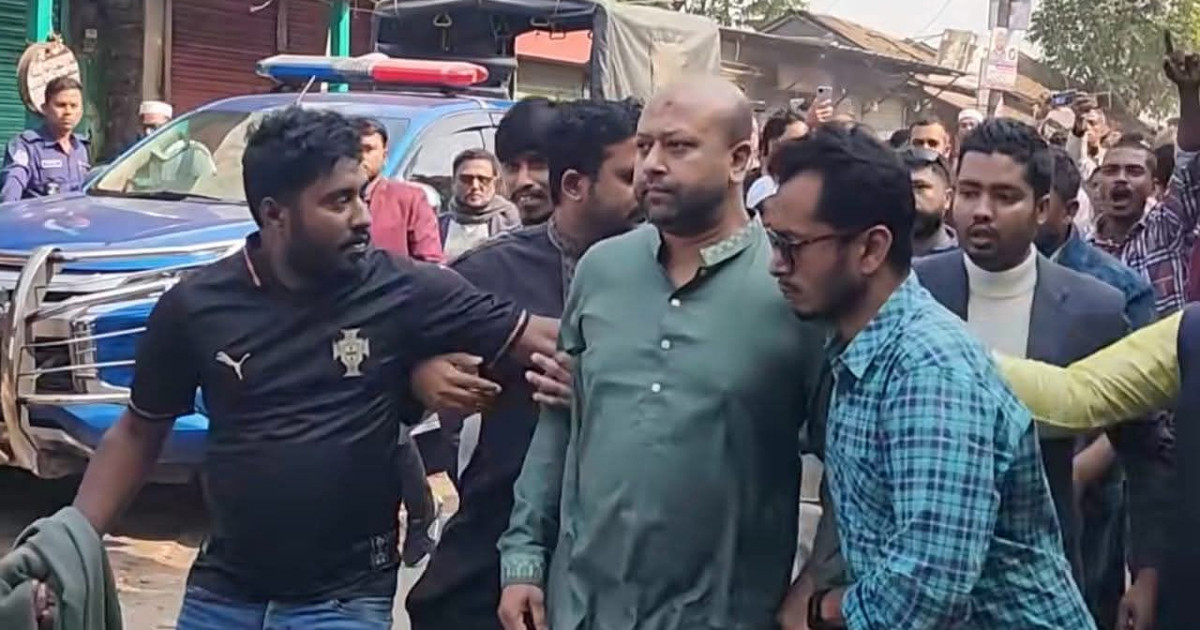 তোপের মুখে ব্যারিস্টার ফুয়াদ