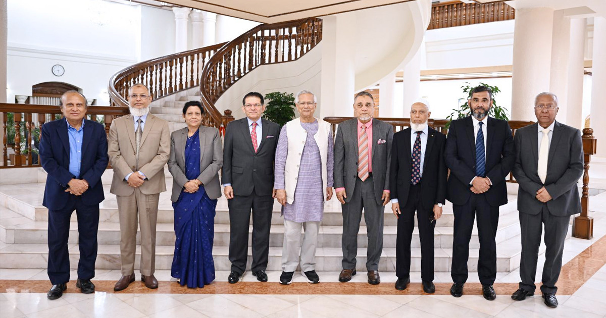 নির্বাচন ও গণভোটের প্রস্তুতি সম্পর্কে প্রধান উপদেষ্টাকে অবহিত করলেন সিইসি