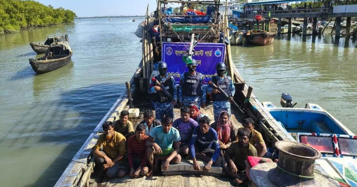 গভীর সমুদ্রে ডাকাতের কবল থেকে ১১ জেলে উদ্ধার