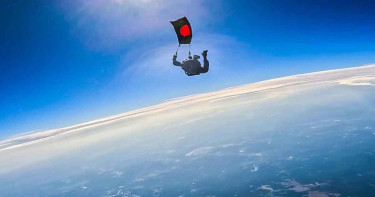 বিজয় দিবসে সর্বাধিক পতাকা হাতে প্যারাস্যুটিং, বিশ্বরেকর্ড গড়ার প্রত্যয় বাংলাদেশের