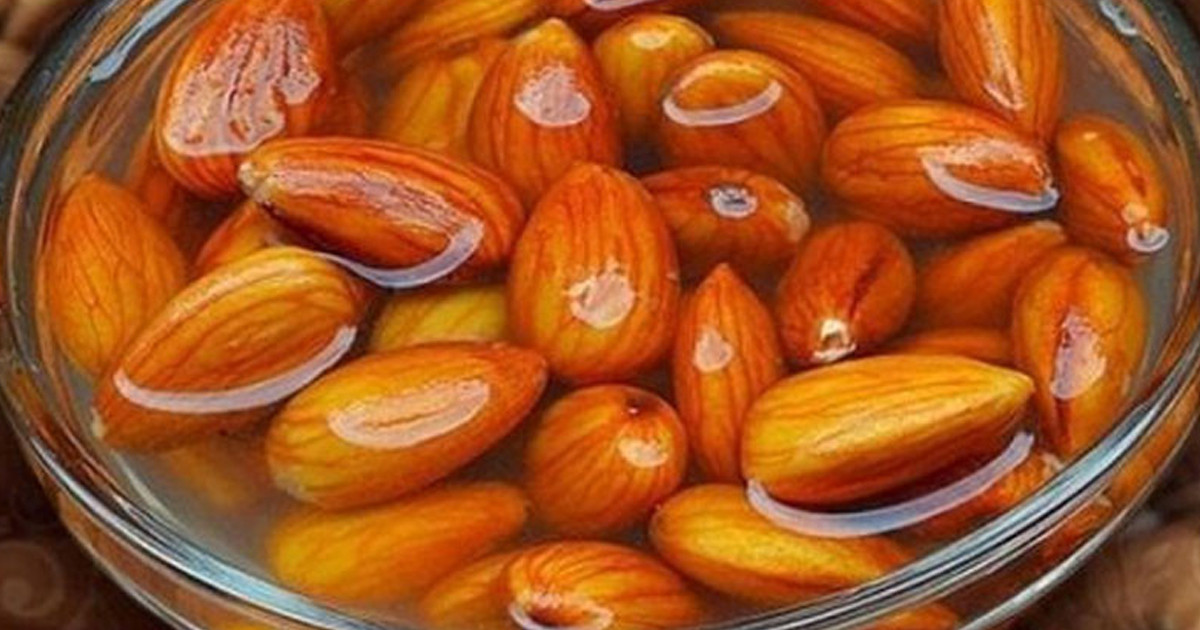 রাতে ভিজিয়ে রাখা যেসব খাবার সকালে খেলেই মিলবে উপকার