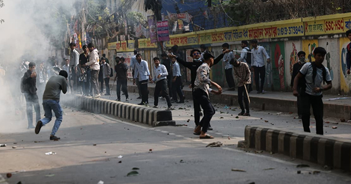 সংঘর্ষে জড়ালো ঢাকা কলেজ ও আইডিয়াল কলেজের শিক্ষার্থীরা