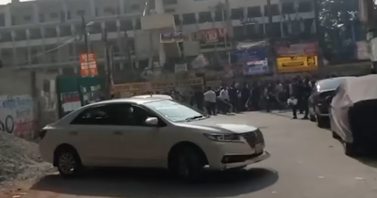 সংঘর্ষে জড়ালো ঢাকা কলেজ ও আইডিয়াল কলেজের শিক্ষার্থীরা